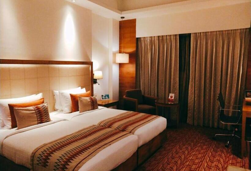 Номер Deluxe, Pride Plaza Hotel, Kolkata