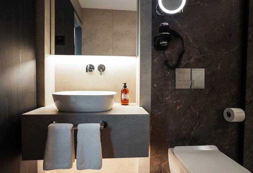 اتاق استاندارد چهار تخته, Konvin Hotel By Reykjavik Keflavik Airport