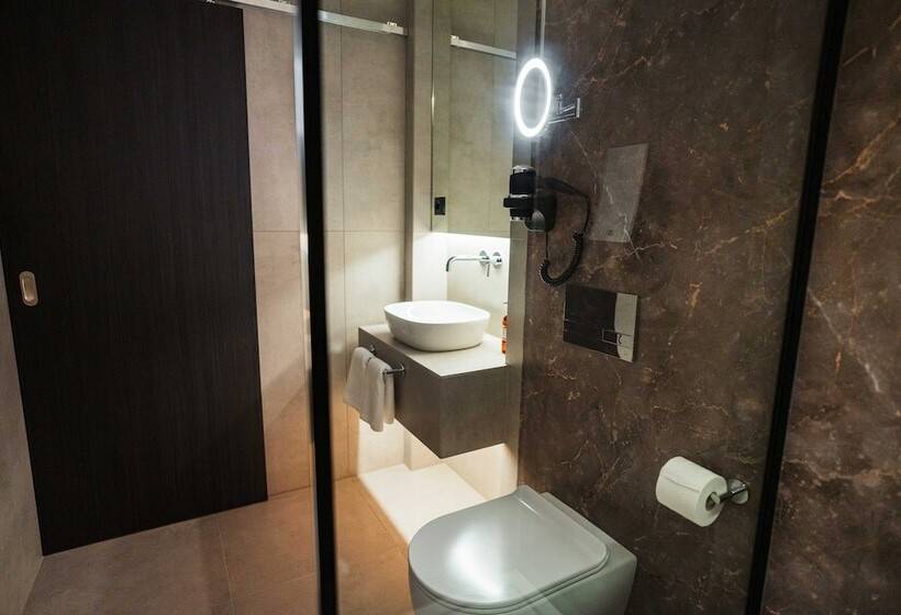 اتاق استاندارد چهار تخته, Konvin Hotel By Reykjavik Keflavik Airport