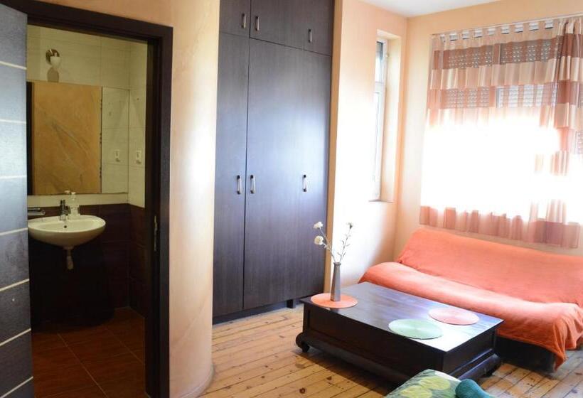 Номер Superior, Elegance On A Budget   Rooms For Rent In Sofia Center