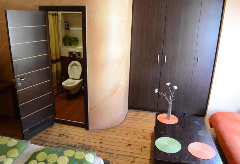 Номер Superior, Elegance On A Budget   Rooms For Rent In Sofia Center