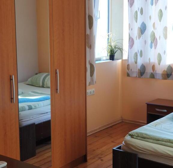 Cameră Standard cu Baie Comună, Elegance On A Budget   Rooms For Rent In Sofia Center