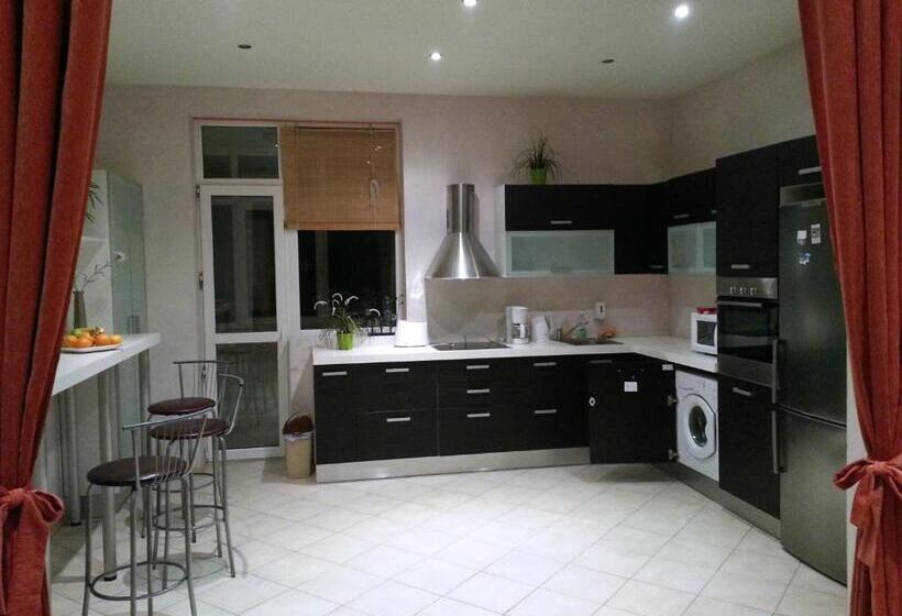 Номер Стандарт Совместная Ванная, Elegance On A Budget   Rooms For Rent In Sofia Center
