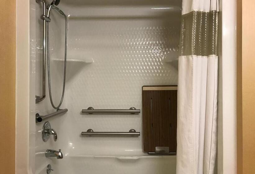 장애인을 위한 스탠다드 룸, Best Western Plus New England Inn & Suites