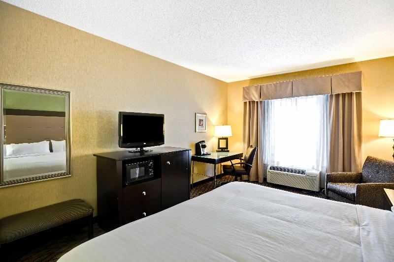 Номер Стандарт Кровать Кинг Адаптированный для Инвалидов, Holiday Inn Express Hotel & Suites Christiansburg, An Ihg