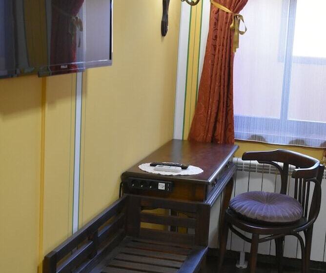스탠다드 룸, Family Hotel At Renaissance Square