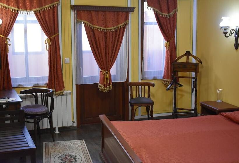 스탠다드 룸, Family Hotel At Renaissance Square