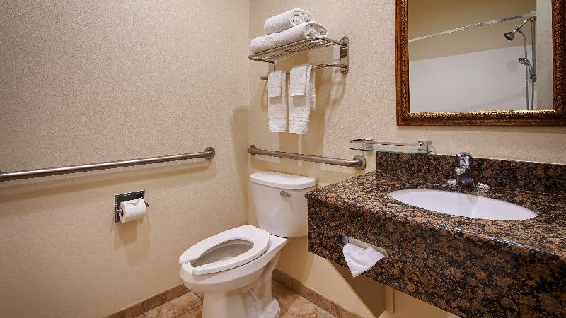 Номер Стандарт Адаптированный для Инвалидов, Best Western Lockhart Hotel & Suites
