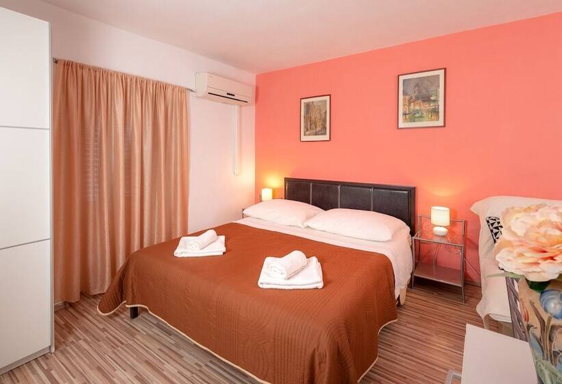 Номер Стандарт Трехместный, Damira Rooms