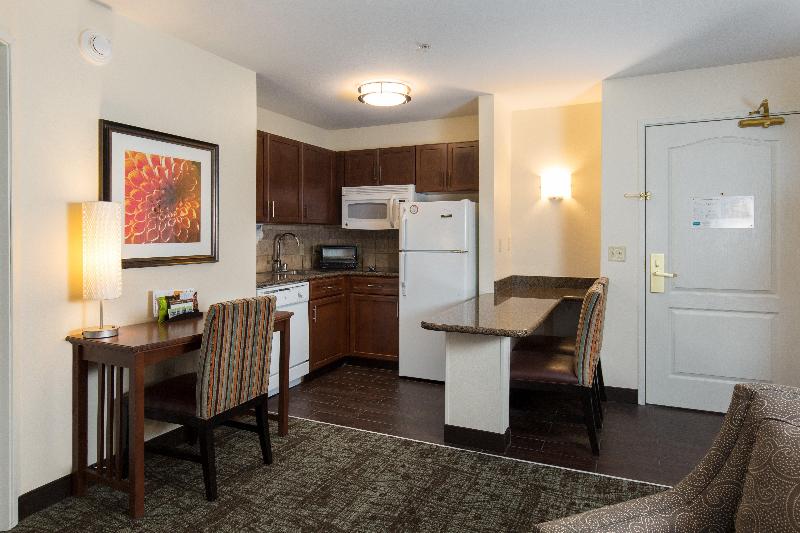 Люкс Кровать Кинг, Staybridge Suites Toledo/maumee, An Ihg