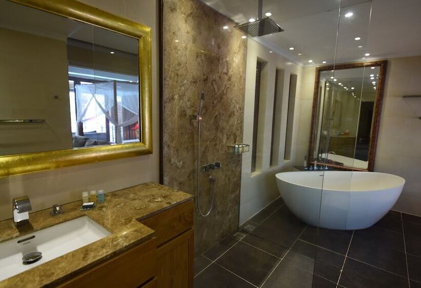 سوییت با چشم‌انداز استخر, Sunsea Resort