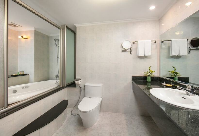 سوییت جونیور, The Tray Hotel Hai Phong