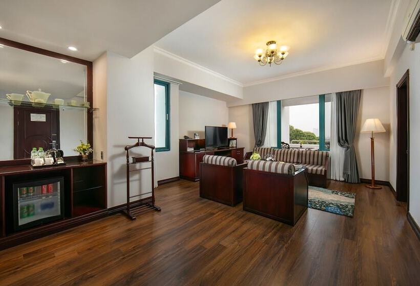 سوییت, The Tray Hotel Hai Phong