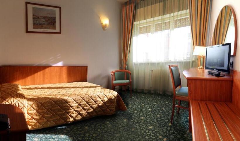 اتاق استاندارد یک نفره, Cristallo