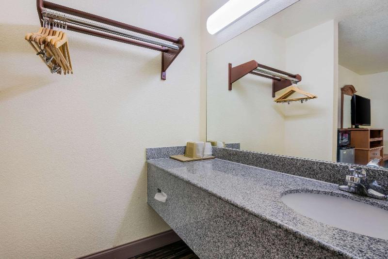 キングサイズベッドのスイートルーム, Econo Lodge & Suites Brinkley