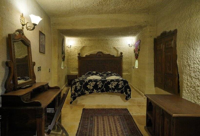 מיטת קינג בסוויטה, Travel Inn Cave