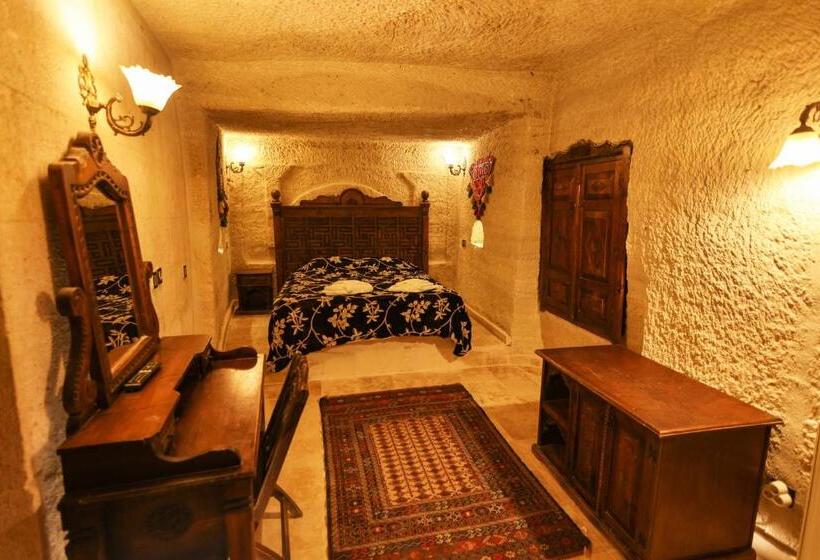 מיטת קינג בסוויטה, Travel Inn Cave