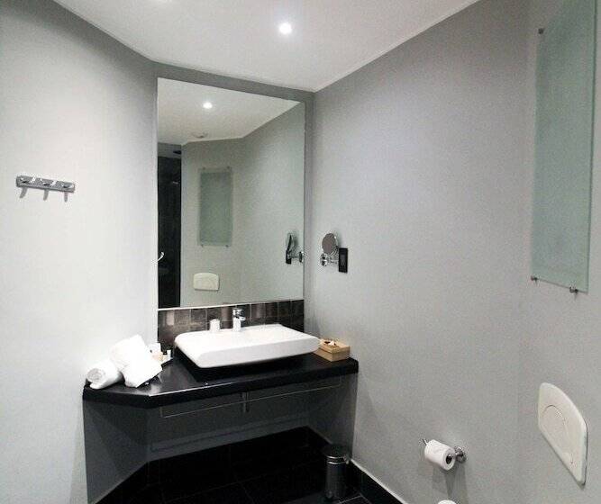 اتاق پرمیوم, Radisson Hotel Tamboho Waterfront Antananarivo