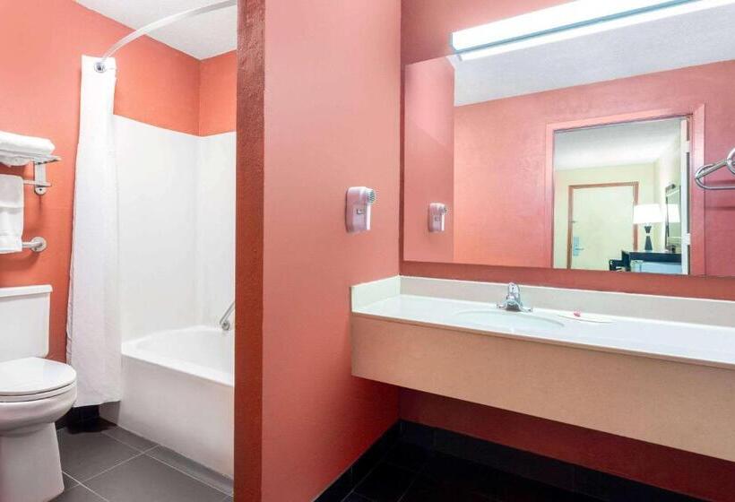 Номер Стандарт Кровать Кинг Адаптированный для Инвалидов, Travelodge By Wyndham Richmond In