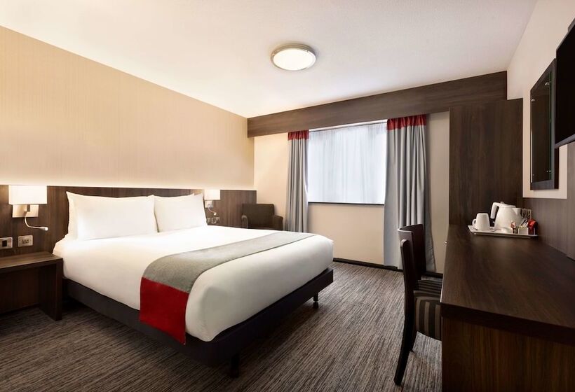 Семейный Номер, Ramada By Wyndham Cobham
