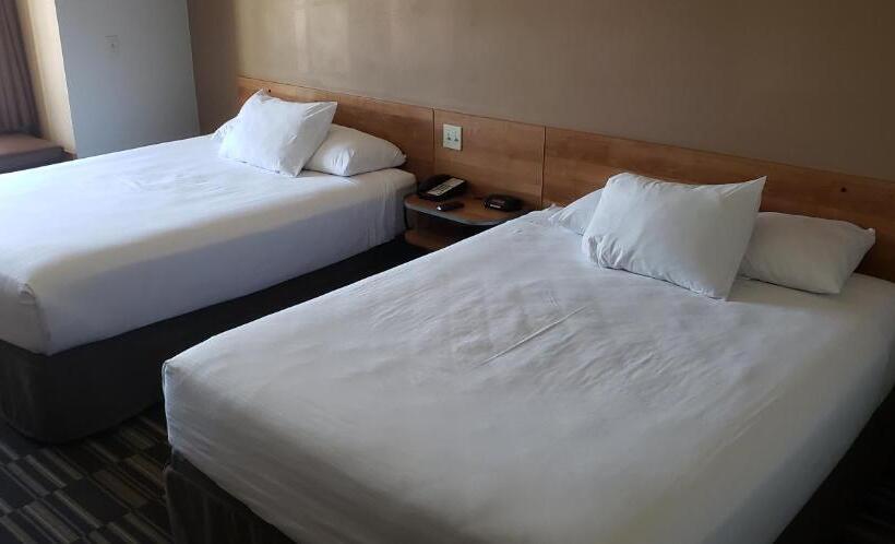 Номер Deluxe, York Microtel Inn & Suites By Wyndham