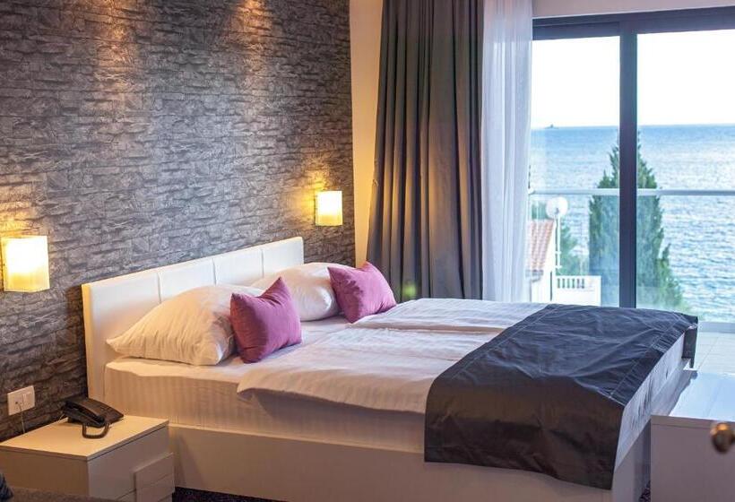 سوییت جونیور با چشم‌انداز دریا, Boutique Hotel Life