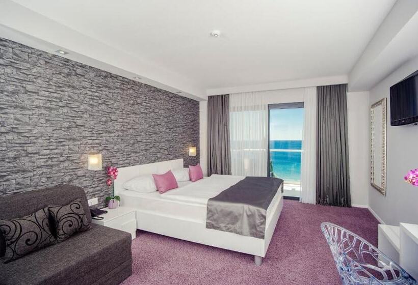سوییت جونیور با چشم‌انداز دریا, Boutique Hotel Life