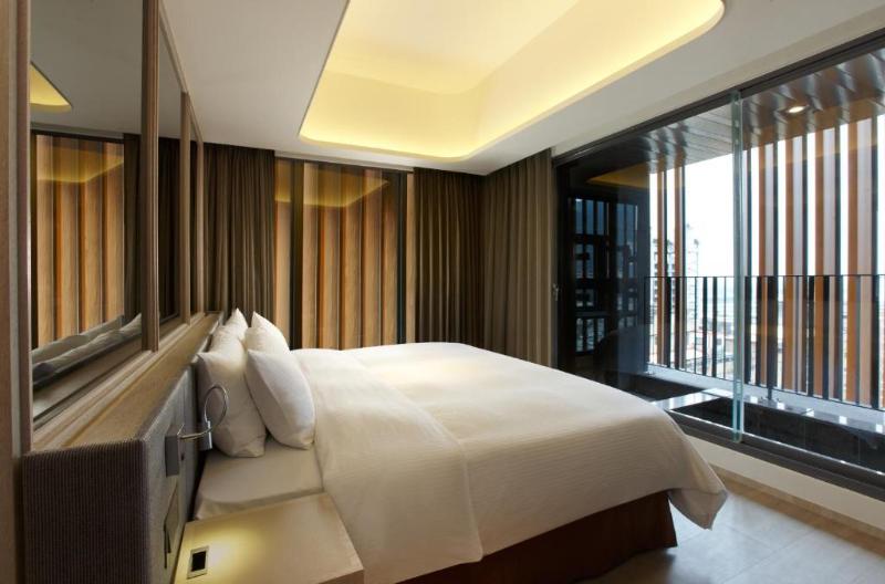 سوییت جونیور با چشم‌انداز جانبی دریا, Boutique Hotel Life