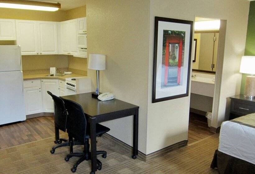 Студия Deluxe, Extended Stay America Suites  Detroit  Novi  Orchard Hill Place
