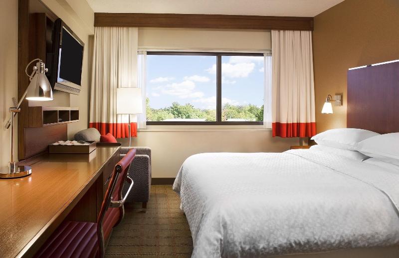 Номер Клуб Кровать Кинг, Sheraton Augusta