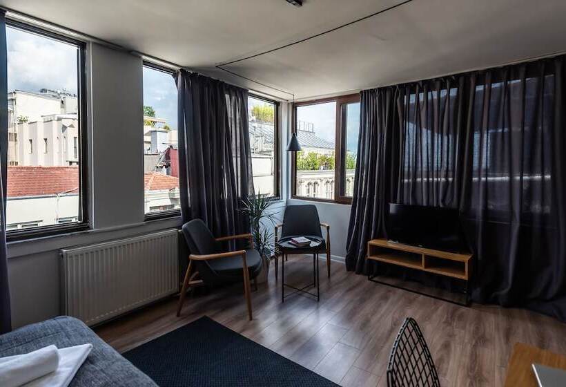 اتاق لوکس, Pesa Suites