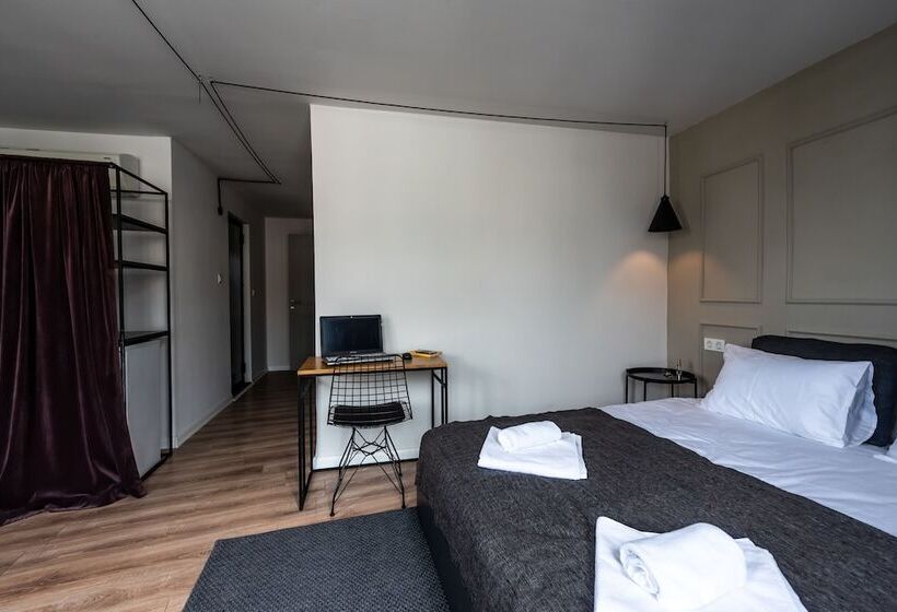 اتاق لوکس, Pesa Suites