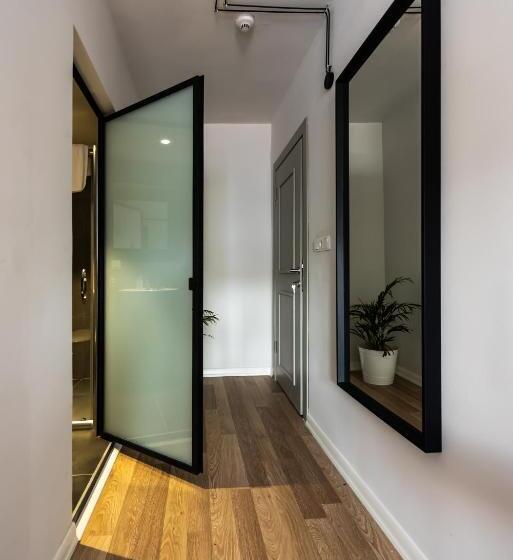 اتاق استاندارد, Pesa Suites