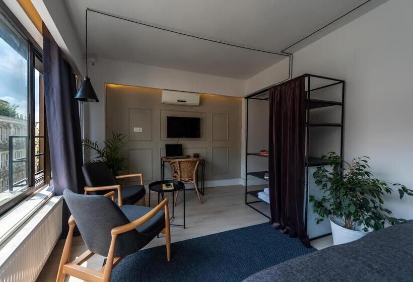 اتاق لوکس, Pesa Suites
