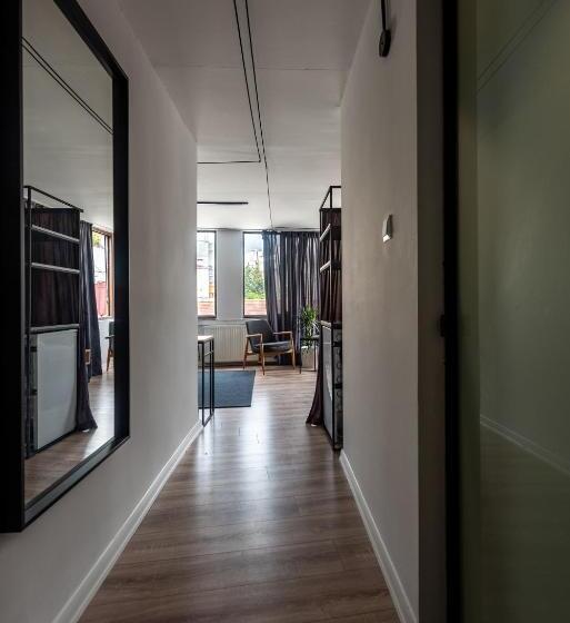 اتاق لوکس با چشم‌انداز دریا, Pesa Suites
