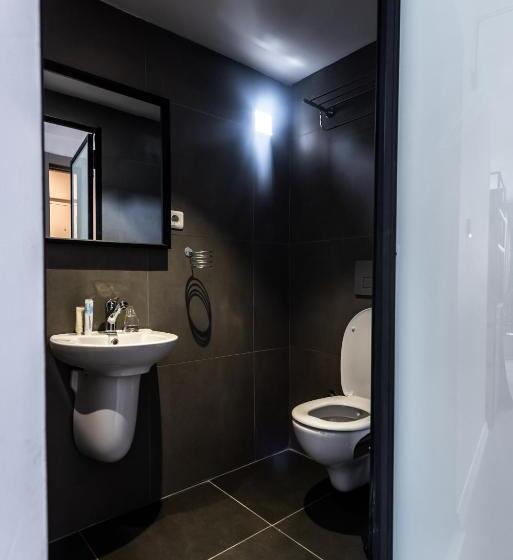 اتاق لوکس با چشم‌انداز دریا, Pesa Suites