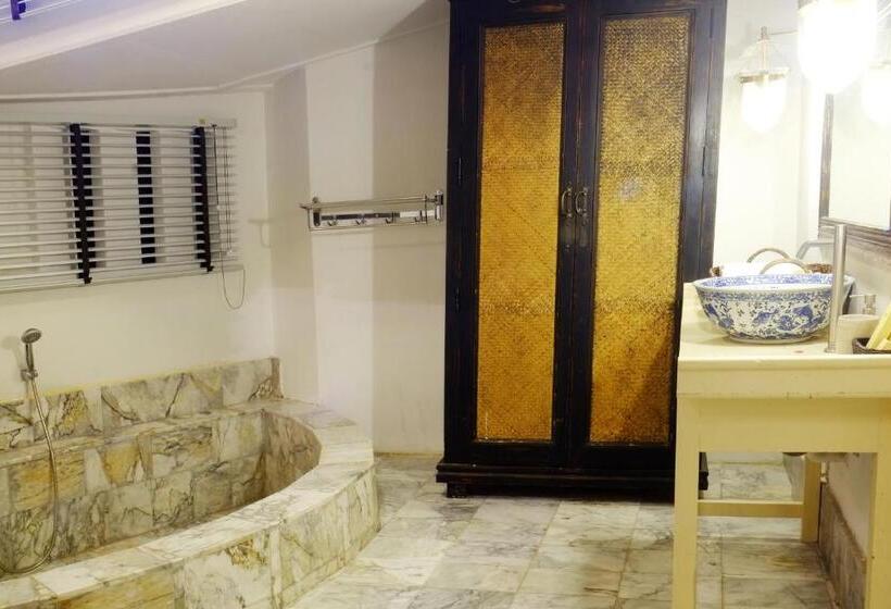 ویلای 2 خوابه با هیدروماساژ, Zantiis Ndol Villas