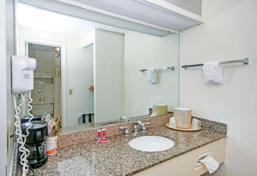 Люкс Кровать Кинг, Econo Lodge Inn And Suites   Pilot Mountain