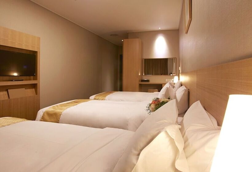 Номер Стандарт Трехместный, Skypark Central Myeongdong