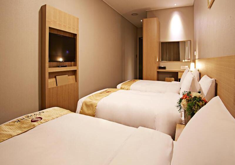 Номер Стандарт Трехместный, Skypark Central Myeongdong