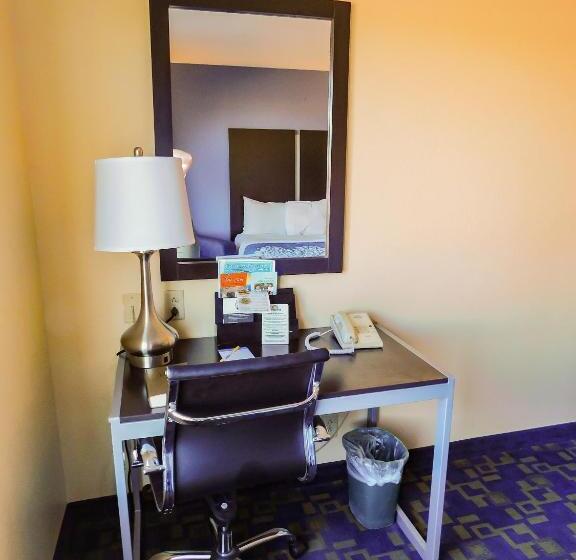 غرفة قياسية سرير كينج, Days Inn & Suites By Wyndham Pocahontas