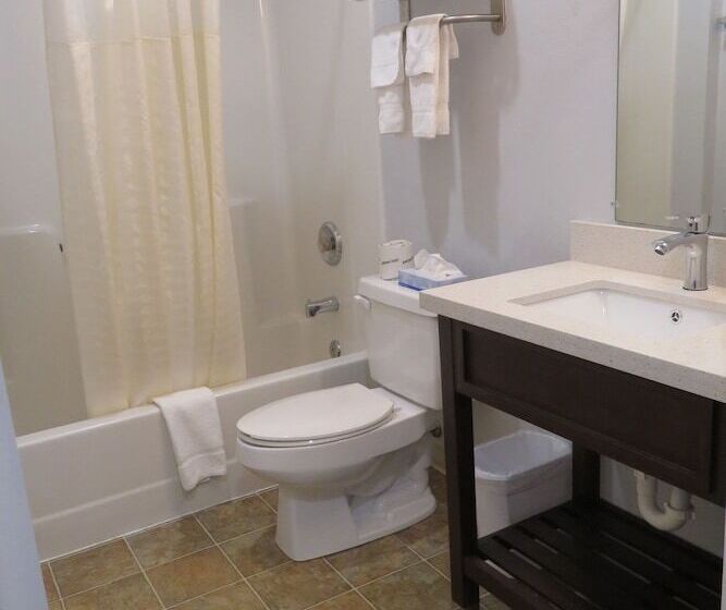 套房, Luxbury Inn & Suites