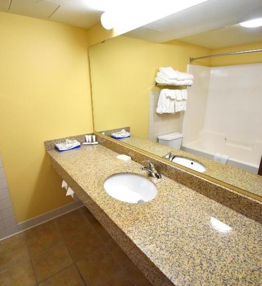 Семейный Номер Deluxe, Canad Inns Destination Center Grand Forks