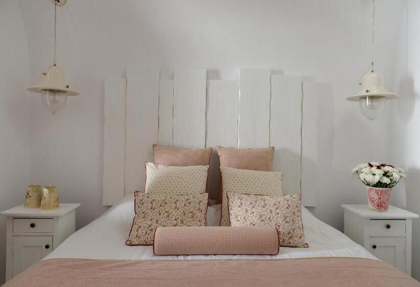 Suite Queen Bed, Senses Boutique