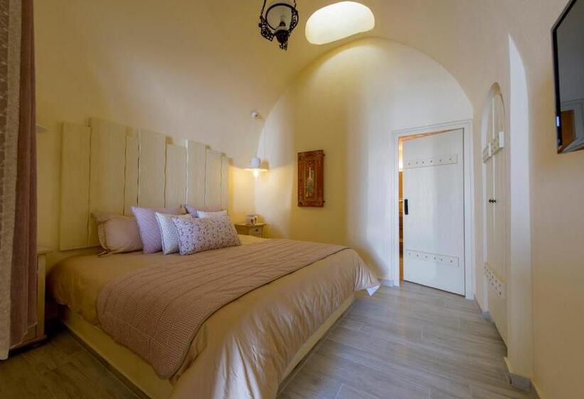 Suite Queen Bed, Senses Boutique