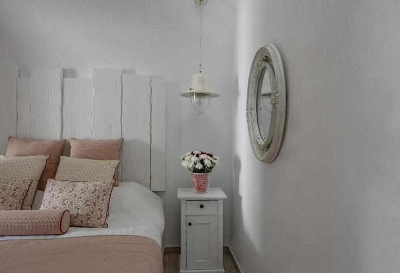 Suite Queen Bed, Senses Boutique