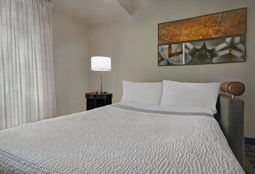 Люкс 2 Спальни, Towneplace Suites Republic Airport Long Island Farmingdale