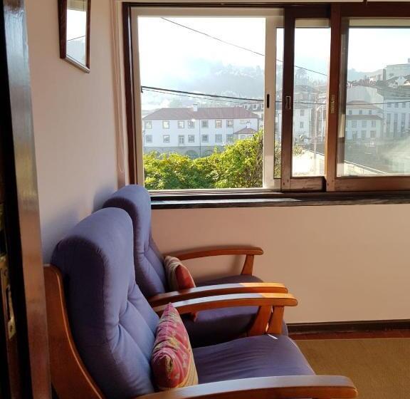 غرفة قياسية مزوَّدة بشُرفة, Pensão David, B&b