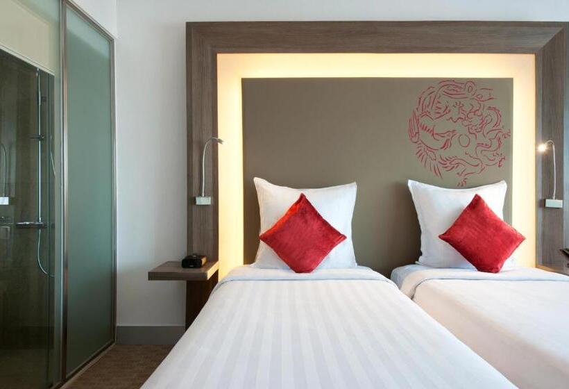 Номер Superior, Novotel Jakarta Gajah Mada