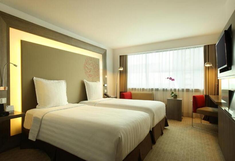 Номер Superior, Novotel Jakarta Gajah Mada